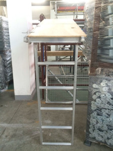リングロック足場用のトラップドアとはしごを備えたアルミニウム/合板板